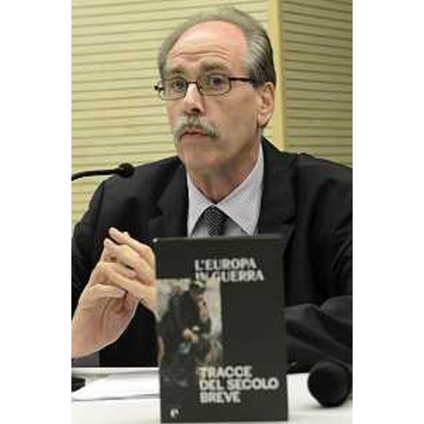 Gianni Torrenti (Assessore regionale Cultura FVG) alla presentazione della mostra "L'Europa in guerra. Tracce del secolo breve", al Magazzino delle Idee - Trieste 29/11/2014