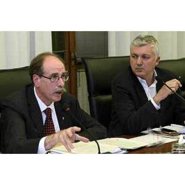 Gianni Torrenti (Assessore regionale Cultura, Sport e Solidarietà) e Pietro Paviotti (Vicepresidente V Commissione consiliare), in Consiglio regionale - Trieste 28/11/2014