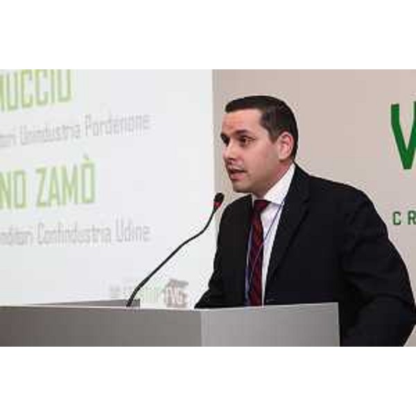 Marco Camuccio [Presidente Gruppo Giovani Imprenditori (GGI) Confindustria Pordenone] interviene alla premiazione del concorso STARTUP FVG, nell'Aula Magna dell'ITST "J.F. Kennedy" - Pordenone 03/12/2014 (Foto Stefano Moso)