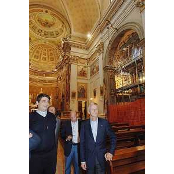 Riccardo Illy (Presidente Regione Friuli Venezia Giulia) visita i lavori di restauro nella Chiesa parrocchiale di Sant'Andrea con il Parroco don Adel Nasr, a Budoia. (Budoia 21/09/07)