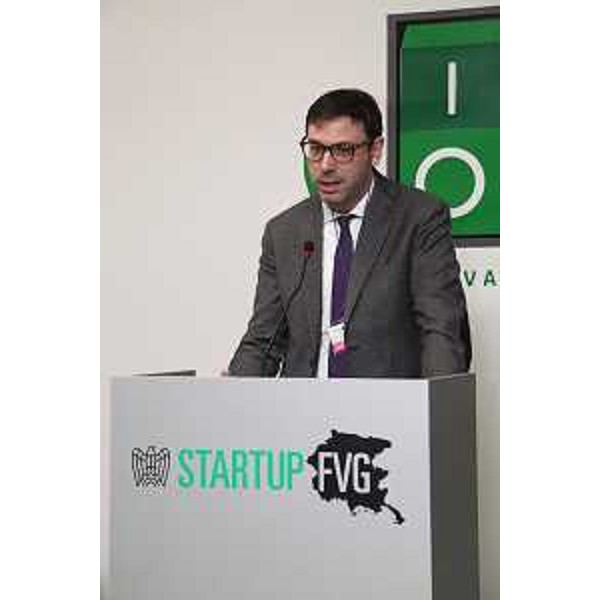 Massimiliano Zamò [Presidente Gruppo Giovani Imprenditori (GGI) Confindustria Udine] interviene alla premiazione del concorso STARTUP FVG, nell'Aula Magna dell'ITST "J.F. Kennedy" - Pordenone 03/12/2014 (Foto Stefano Moso)