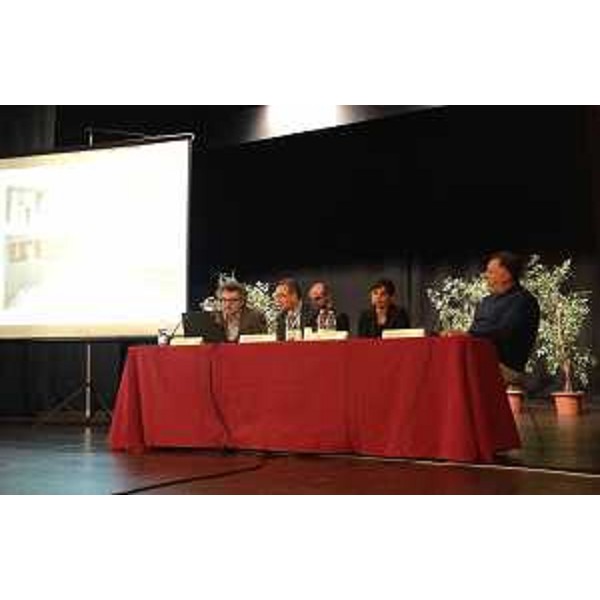 Sergio Bolzonello (Vicepresidente Regione FVG e assessore Attività produttive) e Debora Serracchiani (Presidente Regione Friuli Venezia Giulia) presentano il progetto per la realizzazione delle nuove Terme, nell'Auditorium Biagio Marin - Grado 04/12/2014
