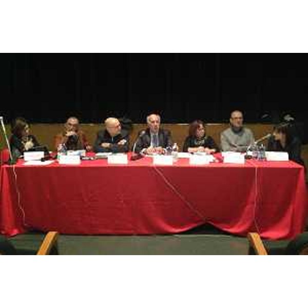 Debora Serracchiani (Presidente Regione Friuli Venezia Giulia) alla tavola rotonda "I padri, consapevolezza del ruolo nell'affidamento condiviso dei figli", al Teatro Candoni - Tolmezzo 05/12/2014