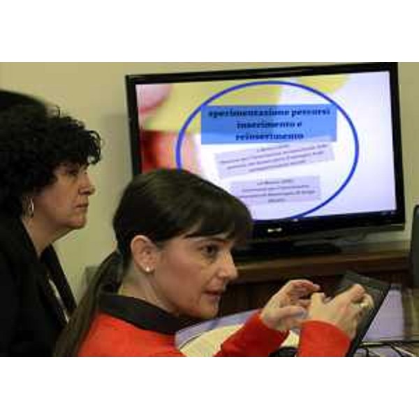 Loredana Panariti (Assessore regionale Lavoro e Formazione) e Debora Serracchiani (Presidente Regione Friuli Venezia Giulia) alla conferenza stampa di presentazione delle nuove Politiche del Lavoro - Udine 06/12/2014