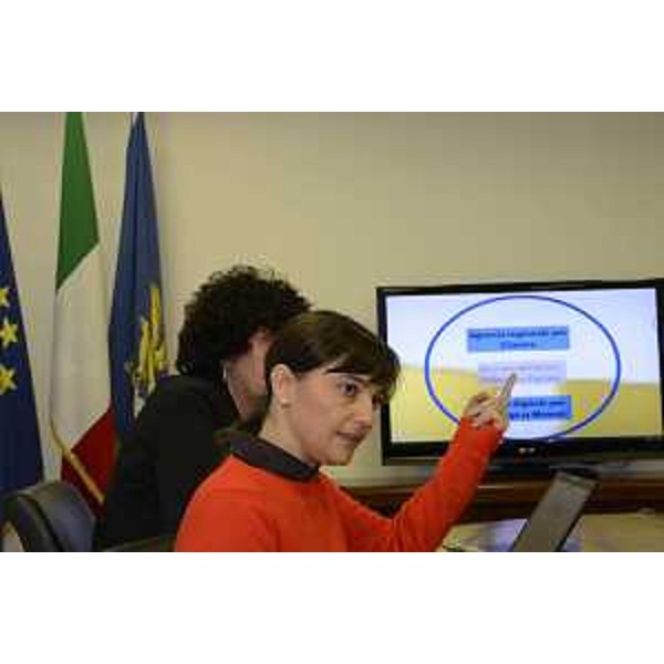 Loredana Panariti (Assessore regionale Lavoro e Formazione) e Debora Serracchiani (Presidente Regione Friuli Venezia Giulia) alla conferenza stampa di presentazione delle nuove Politiche del Lavoro - Udine 06/12/2014