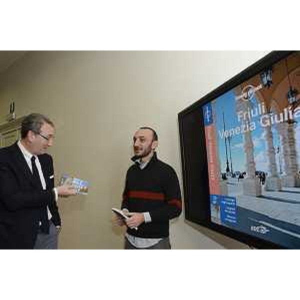 Sergio Bolzonello (Vicepresidente Regione FVG e assessore Attività produttive) e Luigi Farrauto (Autore "Lonely Planet FVG") alla presentazone della guida "Lonely Planet Friuli Venezia Giulia" - Trieste 10/12/2014