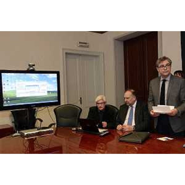 Roberto Cosolini (Sindaco Trieste) e Francesco Peroni (Assessore regionale Finanze e Patrimonio) siglano l'Accordo di Programma (Regione FVG-Comune Trieste-Agenzia Demanio) che consentirà l'operazione di riqualificazione e valorizzazione dell'ex Caserma Vittorio Emanuele III di via Rossetti - Trieste 10/12/2014
