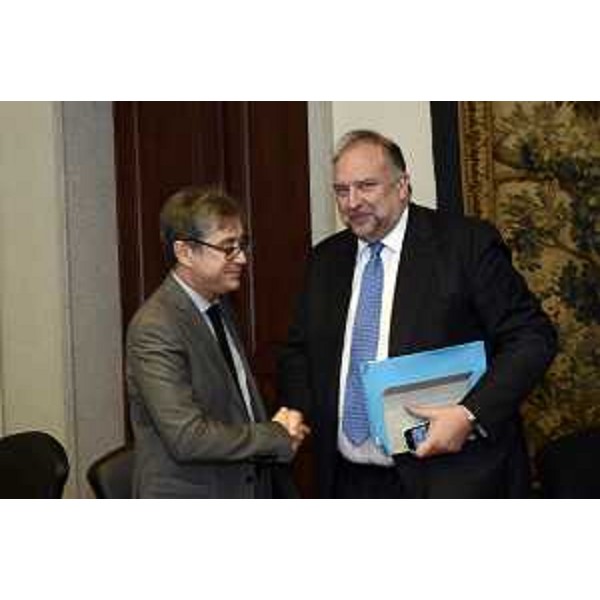Francesco Peroni (Assessore regionale Finanze e Patrimonio) e Roberto Cosolini (Sindaco Trieste) a margine della sigla dell'Accordo di Programma (Regione FVG-Comune Trieste-Agenzia Demanio) che consentirà l'operazione di riqualificazione e valorizzazione dell'ex Caserma Vittorio Emanuele III di via Rossetti - Trieste 10/12/2014