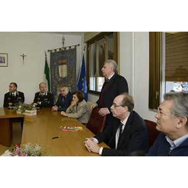 Walter Tosolini (Sindaco Nimis) interviene all'incontro per la firma del Protocollo d'intesa (tra Prefettura di Udine, Regione FVG, Comune di Nimis e Centro Caritas Arcidiocesi di Udine) sulle attività di volontariato degli immigrati richiedenti asilo, in Municipio - Nimis 11/12/2014