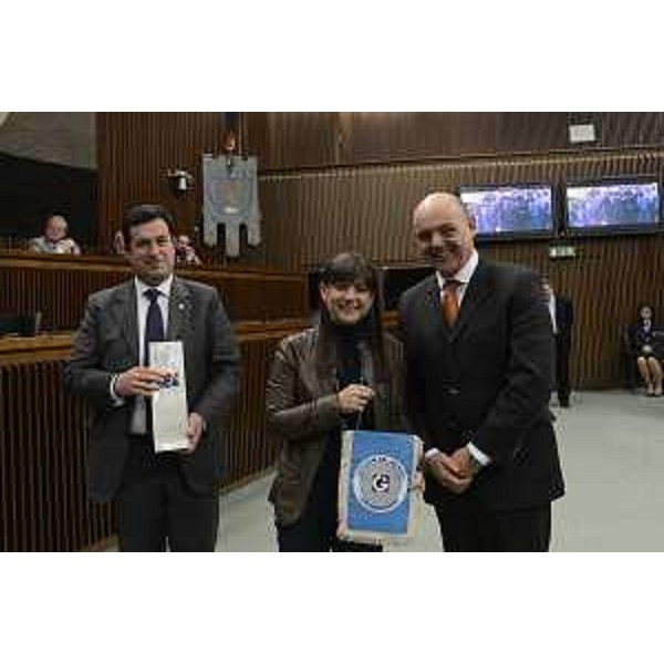 Franco Iacop (Presidente Consiglio regionale FVG), Debora Serracchiani (Presidente Regione Friuli Venezia Giulia) e Nicolò Giuricich (Presidente "Giuliani nel Mondo" in Sudafrica) durante le celebrazioni del Consiglio regionale in ricordo di Nelson Mandela, a 20 anni dall'elezione a presidente del Sudafrica - Trieste 12/12/2014