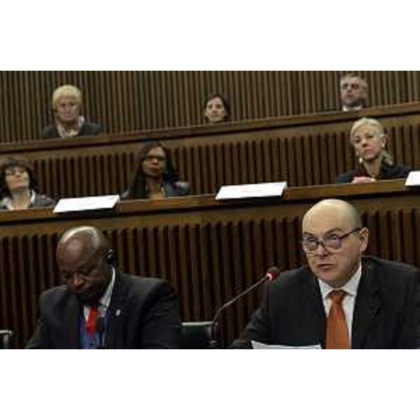 Saul Kgomotso Molobi (Console generale Repubblica Sudafrica a Milano) e Nicolò Giuricich (Presidente "Giuliani nel Mondo" in Sudafrica) durante le celebrazioni del Consiglio regionale in ricordo di Nelson Mandela, a 20 anni dall'elezione a presidente del Sudafrica - Trieste 12/12/2014