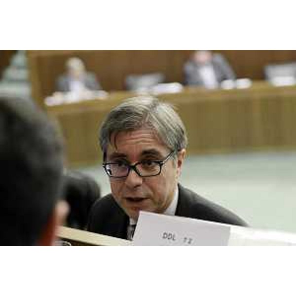 Francesco Peroni (Assessore regionale Finanze, Patrimonio, Coordinamento e Programmazione Politiche economiche e comunitarie) durante i lavori del Consiglio regionale sulle "Disposizioni per la formazione del Bilancio pluriennale ed annuale (Legge finanziaria 2015)" - Trieste 15/12/2014
