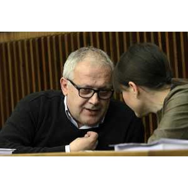 Roberto Finardi (Direttore generale Regione FVG) e Debora Serracchiani (Presidente Regione Friuli Venezia Giulia) in Aula durante i lavori del Consiglio regionale sulla Finanziaria 2015 - Trieste 17/12/2014