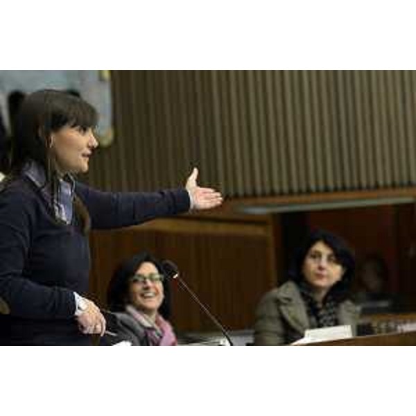 Debora Serracchiani (Presidente Regione Friuli Venezia Giulia) e gli assessori regionali Sara Vito (Ambiente ed Energia) e Mariagrazia Santoro (Infrastrutture, Mobilità, Pianificazione territoriale, Lavori pubblici, Università) durante i lavori del Consiglio regionale sulla Finanziaria 2015 - Trieste 18/12/2014