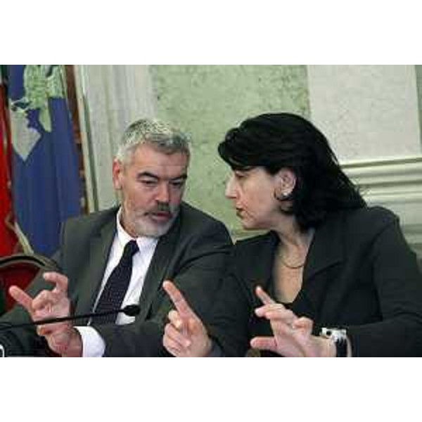 Gli assessori regionali Paolo Panontin (Funzione pubblica) e Mariagrazia Santoro (Infrastrutture) alla conferenza stampa di fine anno "2014 il coraggio delle scelte" - Trieste 19/12/2014