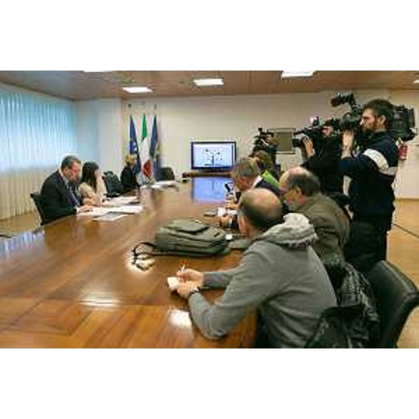 Sergio Bolzonello (Vicepresidente Regione FVG e assessore Attività produttive) e Debora Serracchiani (Presidente Regione Friuli Venezia Giulia) alla conferenza stampa di presentazione di "Rilancimpresa.FVG - Riforma delle Politiche Industriali" - Udine 20/12/2014