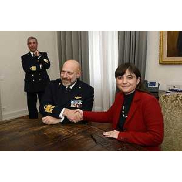 Giuseppe De Giorgi (Capo di Stato Maggiore Marina Militare Italiana) e Debora Serracchiani (Presidente Regione Friuli Venezia Giulia), nella sede della Presidenza della Regione FVG - Trieste 22/12/2014
