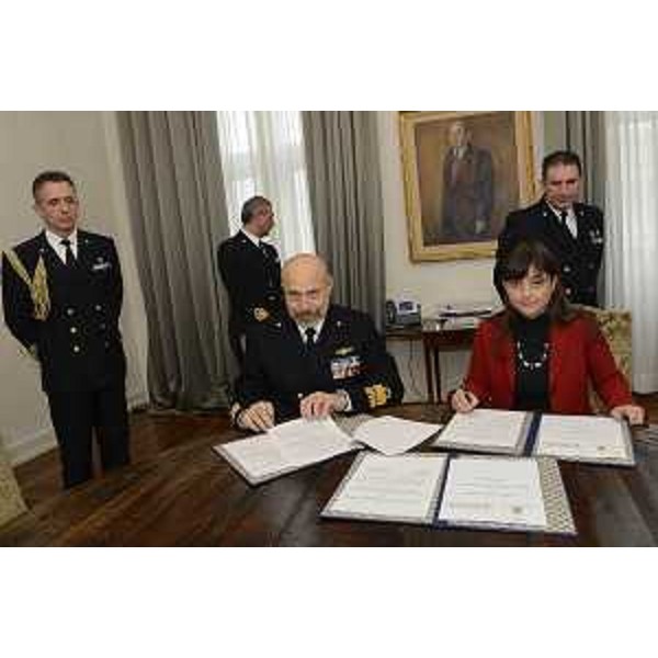 Giuseppe De Giorgi (Capo di Stato Maggiore Marina Militare Italiana) e Debora Serracchiani (Presidente Regione Friuli Venezia Giulia), nella sede della Presidenza della Regione FVG - Trieste 22/12/2014