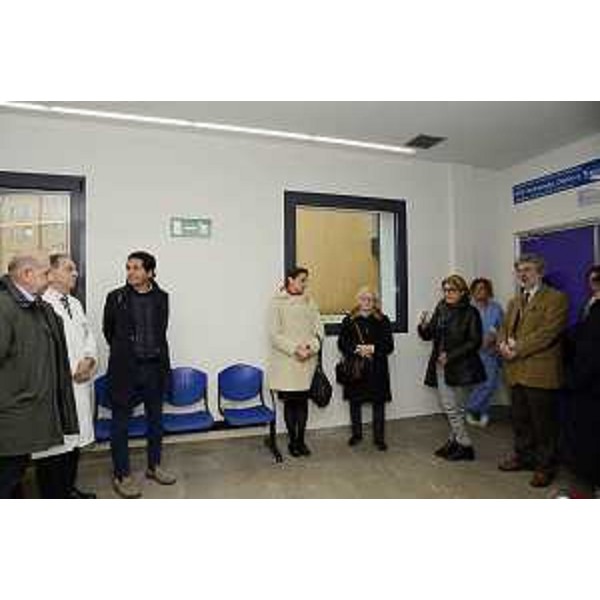 Maria Sandra Telesca (Assessore regionale Salute) e Mauro Delendi (Direttore generale Azienda Ospedaliero-Universitaria Udine) nella Struttura Operativa Complessa (SOC) per la dialisi al Santa Maria della Misericordia - Udine 23/12/2014