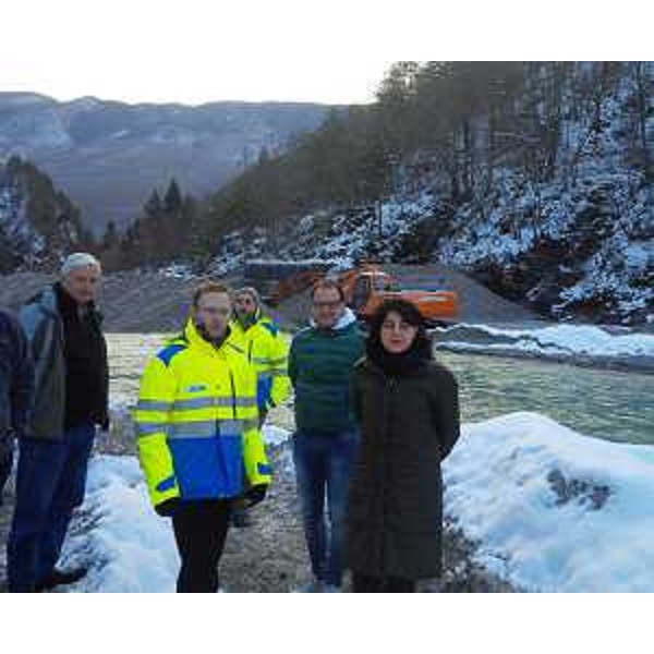 Mariagrazia Santoro (Assessore regionale Infrastrutture e Mobilità) durante il sopralluogo ai lavori per l'innalzamento della strada regionale 251, in corrispondenza dei torrenti Varma e Cellina - 29/12/2014