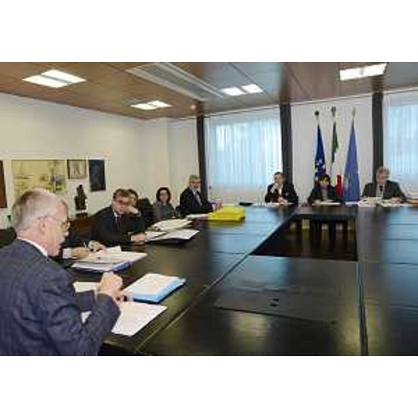 La Giunta regionale del FVG, presieduta da Debora Serracchiani (Presidente Regione Friuli Venezia Giulia), durante un intervento di Paolo Viola (Ragioniere generale Regione FVG) - Udine 30/12/2014