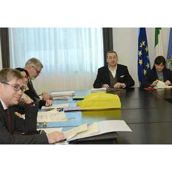 Gli assessori regionali Francesco Peroni (Finanze), Sara Vito (Ambiente) e Paolo Panontin (Funzione pubblica) e Sergio Bolzonello (Vicepresidente Regione FVG e assessore Attività produttive) e Debora Serracchiani (Presidente Regione Friuli Venezia Giulia) nel corso della riunione della Giunta regionale del FVG - Udine 30/12/2014