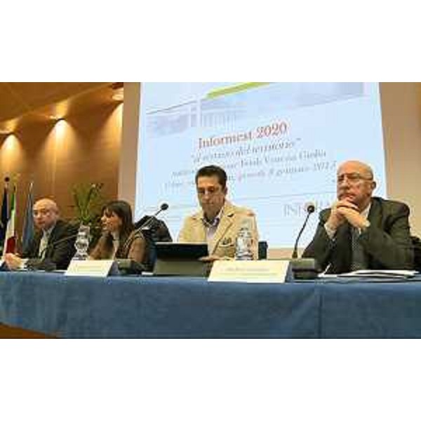 Enrico Bertossi (Presidente Informest), Debora Serracchiani (Presidente Regione Friuli Venezia Giulia), Gianluca Madriz (Presidente CCIAA Gorizia) e Andrea Giavon (Direttore generale Catas S.p.A.) all'incontro "INFORMEST 2020, al servizio del territorio", organizzato dall'Agenzia di Sviluppo e Cooperazione economica internazionale nell'Auditorium della Regione FVG - Udine 08/01/2015
