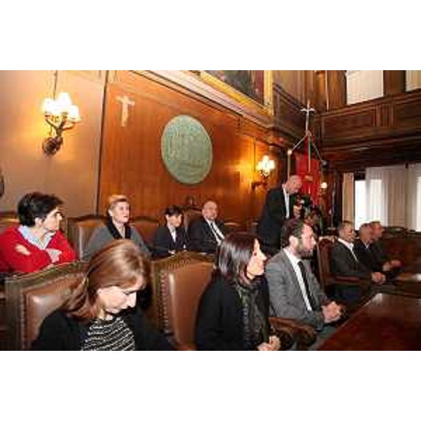 Christia Chiaruttini Leggeri (Console onorario Repubblica di Francia a Trieste), Debora Serracchiani (Presidente Regione Friuli Venezia Giulia), Roberto Cosolini (Sindaco Trieste) e la Giunta comunale testimoniano solidarietà alla Francia dopo la strage del 7 scorso alla redazione del Charlie Hebdo a Parigi, nella Sala consiliare del Municipio - Trieste 09/01/2015 (Foto Comune Trieste)