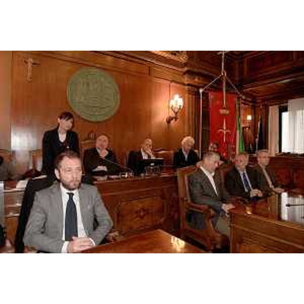 Debora Serracchiani (Presidente Regione Friuli Venezia Giulia) interviene alla testimonianza di solidarietà alla Francia dopo la strage del 7 scorso alla redazione del Charlie Hebdo a Parigi, nella sala consiliare del Municipio - Trieste 09/01/2015 (Foto Comune Trieste)