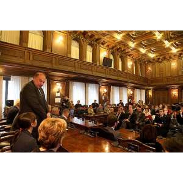Roberto Cosolini (Sindaco Trieste) interviene alla testimonianza di solidarietà alla Francia dopo la strage del 7 scorso alla redazione del Charlie Hebdo a Parigi, nella sala consiliare del Municipio - Trieste 09/01/2015 (Foto Comune Trieste)
