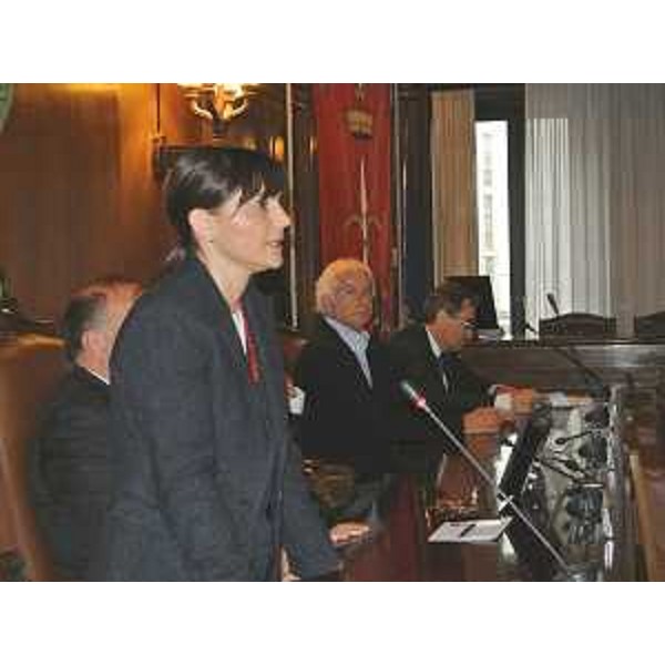 Debora Serracchiani (Presidente Regione Friuli Venezia Giulia) interviene alla testimonianza di solidarietà alla Francia dopo la strage del 7 scorso alla redazione del Charlie Hebdo a Parigi, nella sala consiliare del Municipio - Trieste 09/01/2015