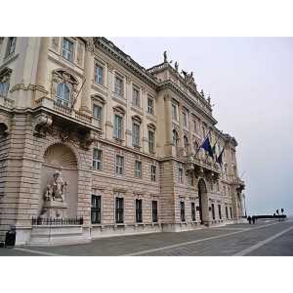 Il palazzo sede della Presidenza della Regione Autonoma Friuli Venezia Giulia, in piazza Unità d'Italia, con le bandiere a mezz'asta in segno di lutto per la strage del 7 scorso alla redazione del Charlie Hebdo a Parigi - Trieste 09/01/2015