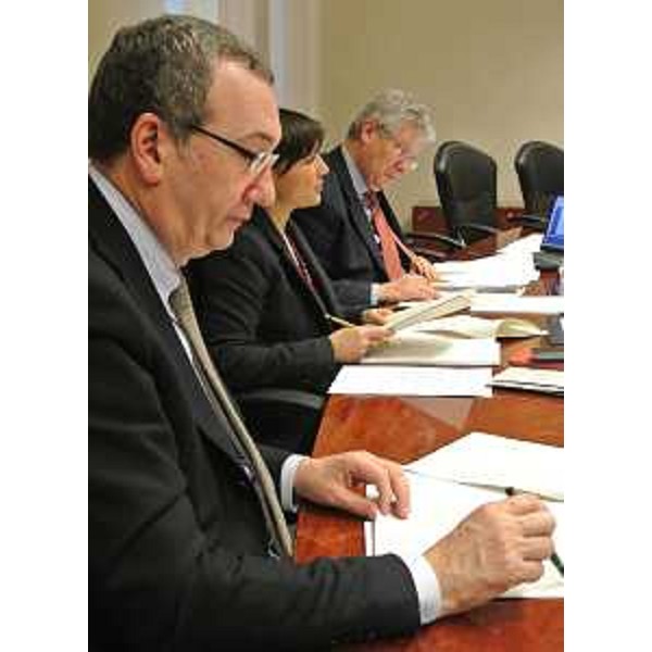 Sergio Bolzonello (Vicepresidente Regione FVG e assessore Attività produttive, Commercio, Cooperazione, Risorse agricole e forestali), Debora Serracchiani (Presidente Regione Friuli Venezia Giulia) e Daniele Bertuzzi (Segretario generale Presidenza Regione FVG) durante la riunione della Giunta regionale del FVG - Trieste 09/01/2015