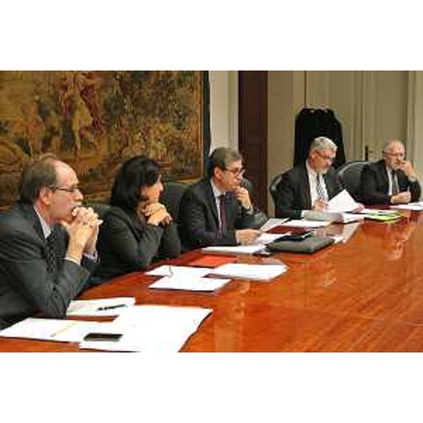 Gli assessori regionali Gianni Torrenti (Cultura, Sport e Solidarietà), Mariagrazia Santoro (Infrastrutture, Mobilità, Pianificazione territoriale, Lavori pubblici, Università), Francesco Peroni (Finanze, Patrimonio, Coordinamento e Programmazione Politiche economiche e comunitarie), Paolo Panontin (Funzione pubblica, Autonomie locali, Coordinamento Riforme, Caccia e Risorse ittiche, Protezione civile), e Roberto Finardi (Direttore generale Regione FVG), durante la riunione della Giunta regionale del FVG - Trieste 09/01/2015