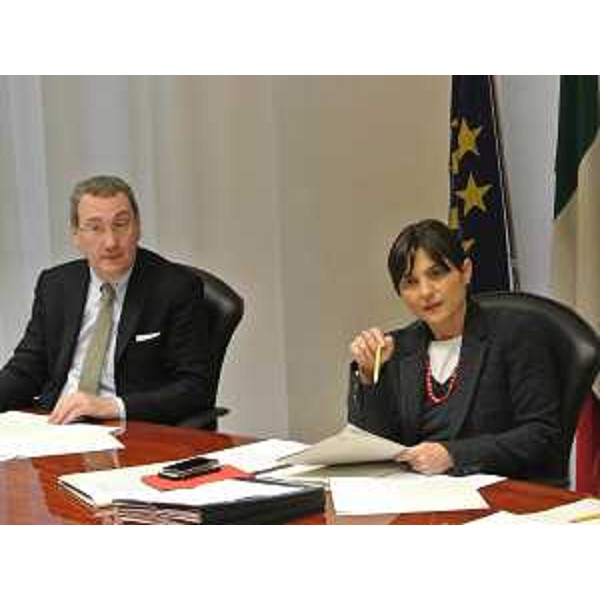 Sergio Bolzonello (Vicepresidente Regione FVG e assessore Attività produttive, Commercio, Cooperazione, Risorse agricole e forestali) e Debora Serracchiani (Presidente Regione Friuli Venezia Giulia) durante la riunione della Giunta regionale del FVG - Trieste 09/01/2015
