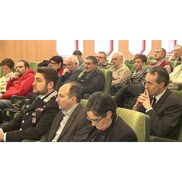 Platea all'incontro promosso dal prefetto di Udine con i sindaci dell'Alto Friuli sull'emergenza rifugiati richiedenti asilo, nella sede della Comunità Montana della Carnia - Tolmezzo 14/01/2015