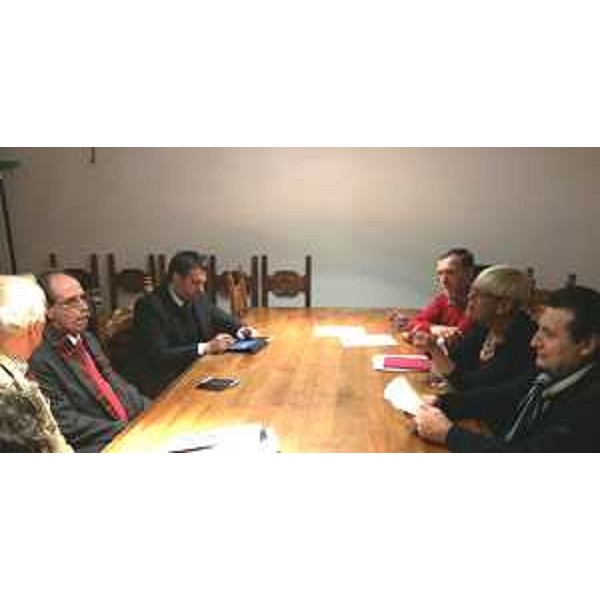 Gianni Torrenti (Assessore regionale Cultura e Sport) e Francesco Brollo (Sindaco Tolmezzo) al Tavolo tematico su sentieristica, rete museale e impiantistica sportiva in Carnia, nella sede della Comunità Montana della Carnia - Tolmezzo 14/01/2015