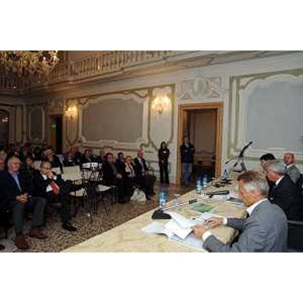 Riccardo Illy (Presidente Regione Friuli Venezia Giulia), Giovanni Pavan (Presidente Camera Commercio Pordenone) e Lodovico Sonego (Assessore regionale Pianificazione territoriale) all'incontro con i rappresentanti delle categorie economiche del Friuli Occidentale presso la CCIAA di Pordenone. (Pordenone 26/09/07)