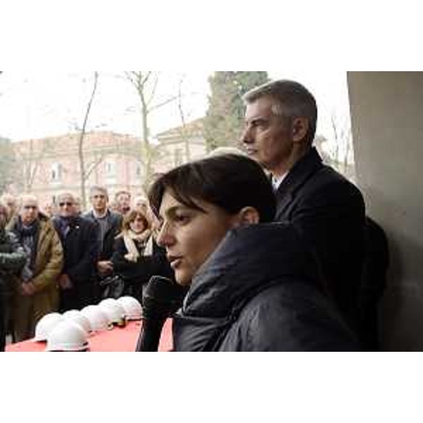 Debora Serracchiani (Presidente Regione Friuli Venezia Giulia) e Paolo Bordon [Direttore generale Azienda Assistenza Sanitaria (AAS) n. 5 "Friuli Occidentale"] alla cerimonia di consegna del cantiere per la realizzazione del nuovo Ospedale - Pordenone 16/01/2015