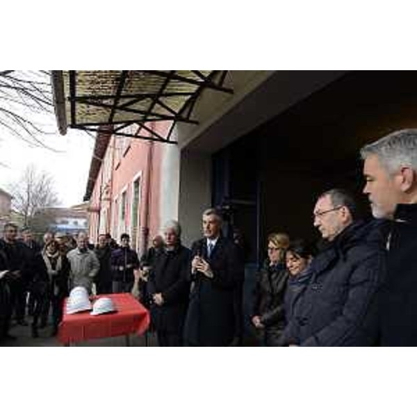 Claudio Pedrotti (Sindaco Pordenone), Paolo Bordon [Direttore generale Azienda Assistenza Sanitaria (AAS) n. 5 "Friuli Occidentale"], Maria Sandra Telesca (Assessore regionale Salute), Debora Serracchiani (Presidente Regione Friuli Venezia Giulia), Sergio Bolzonello (Vicepresidente Regione FVG e assessore Attività produttive) e Paolo Panontin (Assessore regionale Funzione pubblica) alla cerimonia di consegna del cantiere per la realizzazione del nuovo Ospedale - Pordenone 16/01/2015