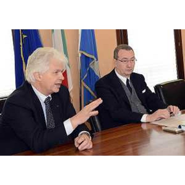 Claudio Pedrotti (Sindaco Pordenone), accanto a Sergio Bolzonello (Vicepresidente Regione FVG e assessore Attività produttive), invitato alla riunione della Giunta regionale nella sede della Regione FVG - Pordenone 16/01/2015