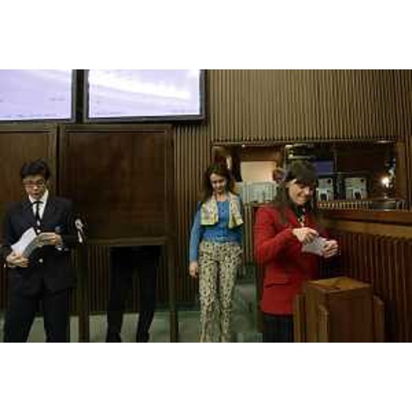 Debora Serracchiani (Presidente Regione Friuli Venezia Giulia) nel corso delle operazioni di voto che hanno portato il Consiglio regionale ad eleggere i tre delegati del FVG che dal 29 gennaio saranno a Roma per eleggere il nuovo presidente della Repubblica - Trieste 19/01/2015