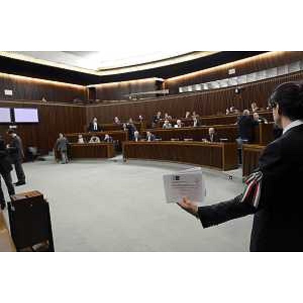 L'aula nel corso delle operazioni di voto che hanno portato il Consiglio regionale ad eleggere i tre delegati del FVG che dal 29 gennaio saranno a Roma per eleggere il nuovo presidente della Repubblica - Trieste 19/01/2015