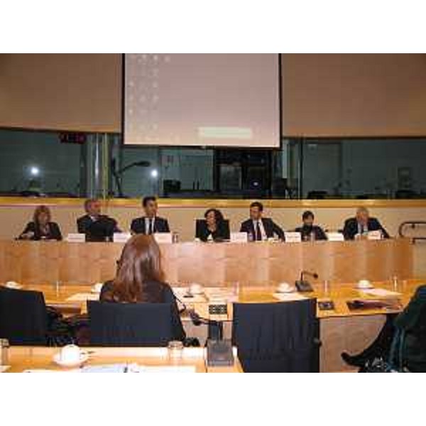 Isabella De Monte (Eurodeputata), Antonio Tajani (Vicepresidente Parlamento Europeo), Sandro Gozi (Sottosegretario Politiche Europee), Giuseppina Paterniti (Giornalista Rai), Giancarlo Defazio (Presidente CLENAD Italia), Debora Serracchiani (Presidente Regione Friuli Venezia Giulia) e Stefano Sannino (Rappresentante permanente Italia presso Unione Europea) alla presentazione annuale del Rapporto END (Esperti Nazionali Distaccati), nella sede del Parlamento Europeo - Bruxelles 20/01/2015