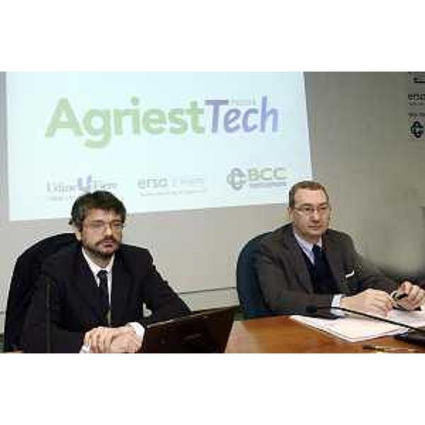 Andrea Segrè (Università Bologna) e Sergio Bolzonello (Vicepresidente Regione FVG e assessore Risorse agricole e forestali) al convegno "Irrigazione, tecnologia e sostenibilità per l'agricoltura dei prossimi 50 anni" di apertura di "Agriest Tech Focus" - Udine 22/01/2015