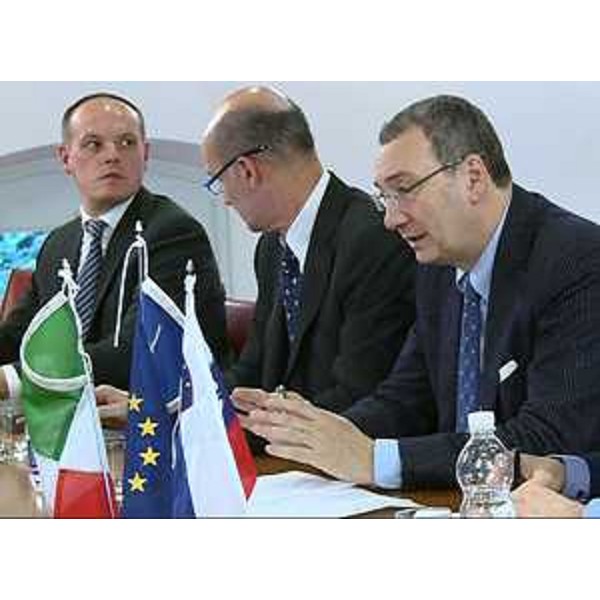 Sergio Bolzonello (Vicepresidente Regione FVG e assessore Risorse agricole e forestali) al Tavolo promosso dall'Associazione agricoltori della minoranza slovena Kmecka Zveza alla cinquantesima edizione di Agriest "Tech Focus" - Udine 23/01/2015
