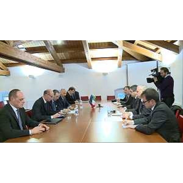 Sergio Bolzonello (Vicepresidente Regione FVG e assessore Risorse agricole e forestali) e Dejan Zidan (Ministro Agricoltura Slovenia) al Tavolo promosso dall'Associazione agricoltori della minoranza slovena Kmecka Zveza alla cinquantesima edizione di Agriest "Tech Focus" - Udine 23/01/2015