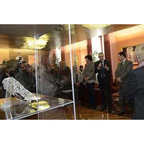 Loredana Panariti (Assessore regionale Lavoro e Formazione), Carlo Del Torre (Presidente Fondazione Scuola Merletti) e Franco Iacop (Presidente Consiglio regionale) all'inaugurazione della mostra "Gioielli di Filo", nella sede del Consiglio regionale - Trieste 27/01/2015