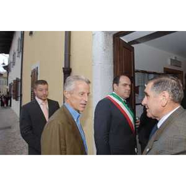 Riccardo Illy (Presidente Regione Friuli Venezia Giulia) e Carlo Schiff (Sindaco Chiopris Viscone) arrivano nella sede del Comune di Chiopris Viscone per la riunione della Giunta regionale. (Chiopris Viscone 28/09/07)