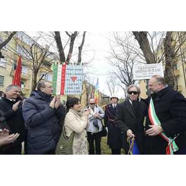 Sergio Bolzonello (Vicepresidente Regione Friuli Venezia Giulia), Fabiana Martini e Roberto Cosolini (Vicesindaco e sindaco Trieste) alla cerimonia d'intitolazione del Giardino di piazzale Giarizzole a Ondina Peteani "prima staffetta partigiana d'Italia" - Trieste 27/01/2015